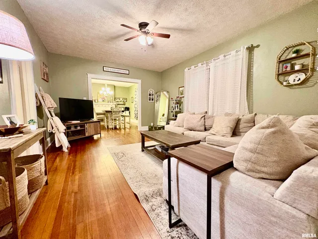 $153,000 | 934 West Douglas Avenue, Jacksonville, IL 62650