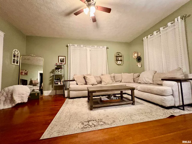 $153,000 | 934 West Douglas Avenue, Jacksonville, IL 62650