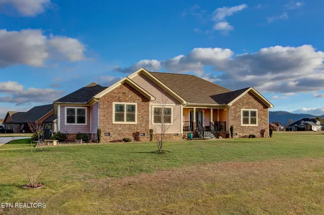 $670,000 | 850 Majestic Mtns Boulevard, Walland, TN 37886