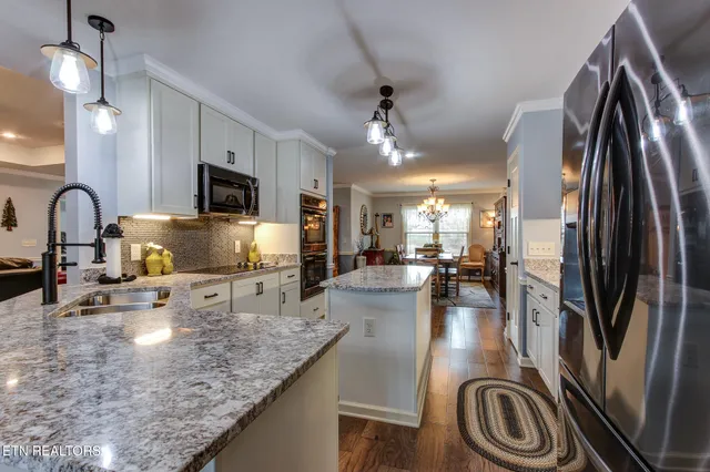 $670,000 | 850 Majestic Mtns Boulevard, Walland, TN 37886