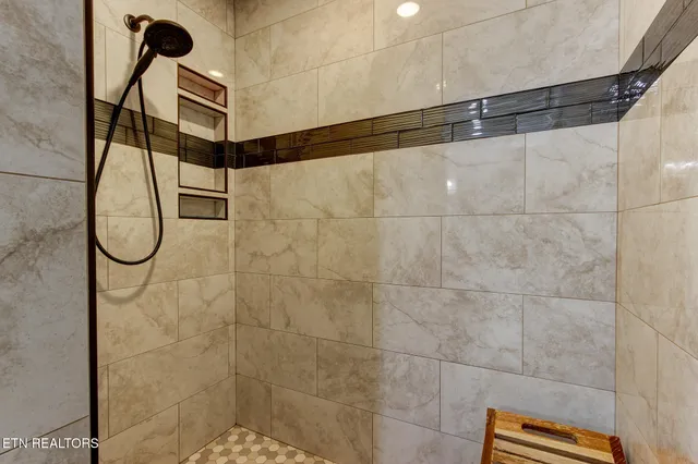 $670,000 | 850 Majestic Mtns Boulevard, Walland, TN 37886