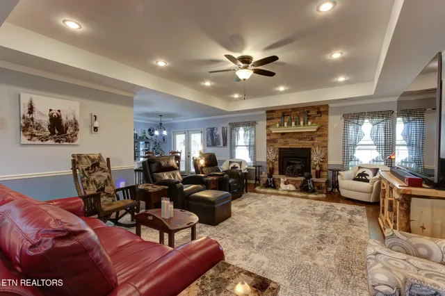 $670,000 | 850 Majestic Mtns Boulevard, Walland, TN 37886