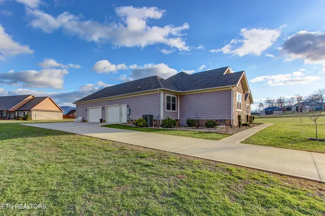 $670,000 | 850 Majestic Mtns Boulevard, Walland, TN 37886