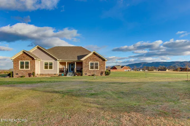 $670,000 | 850 Majestic Mtns Boulevard, Walland, TN 37886