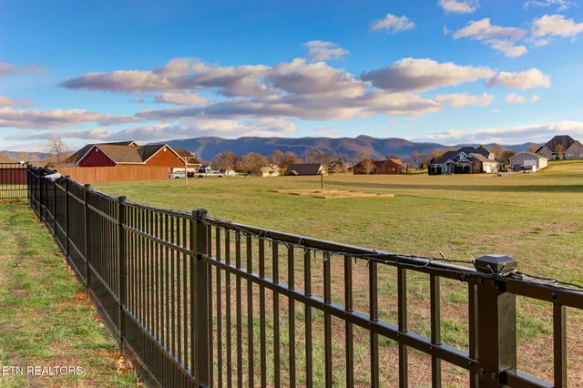 $670,000 | 850 Majestic Mtns Boulevard, Walland, TN 37886