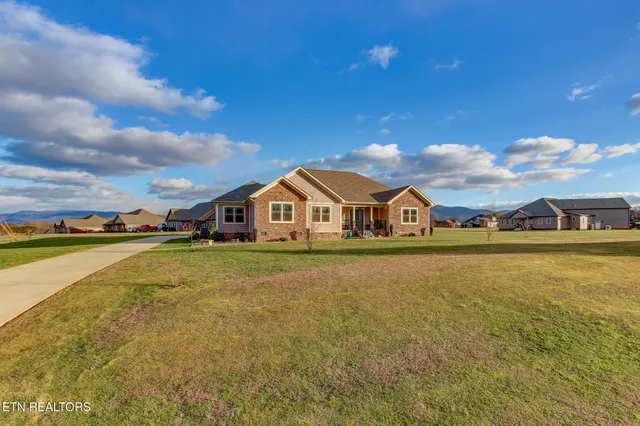 $670,000 | 850 Majestic Mtns Boulevard, Walland, TN 37886