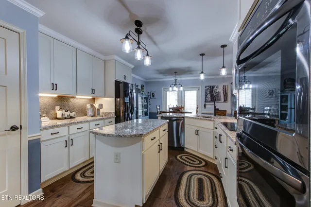 $670,000 | 850 Majestic Mtns Boulevard, Walland, TN 37886