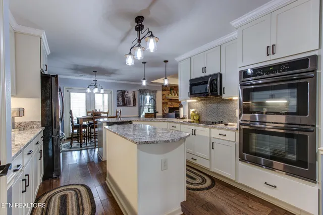 $670,000 | 850 Majestic Mtns Boulevard, Walland, TN 37886