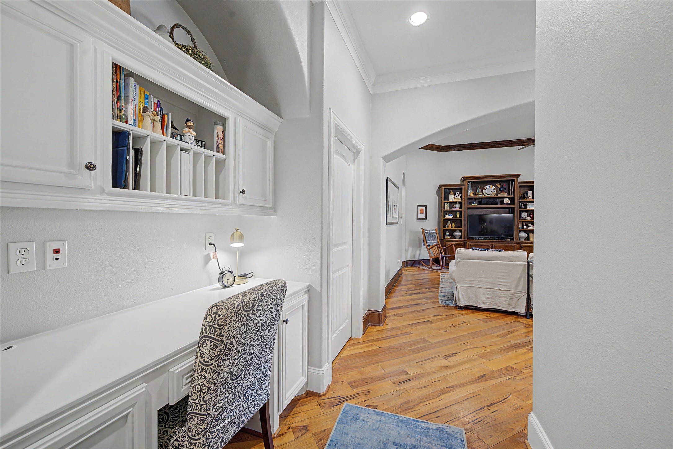 4423 Silver Jade Drive Spring, TX 77386 - Photo 21 of 45 a hallway with a large window