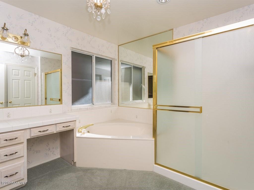 310 Ridge Court Prescott, AZ 86303 - Photo 12 of 29 Master Bathroom