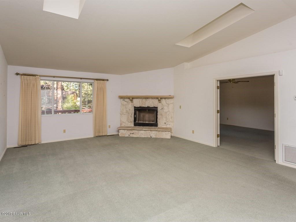 310 Ridge Court Prescott, AZ 86303 - Photo 4 of 29 Family Room