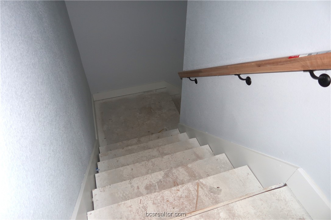 2006 Reagan Court Bryan, TX 77802 - Photo 13 of 17 a bathroom with a bathtub