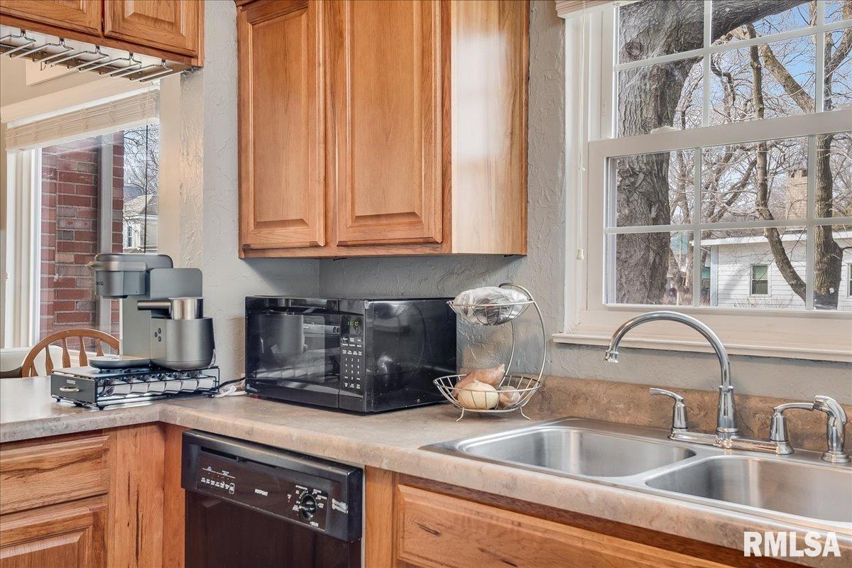 1057 West Edwards Street Springfield, IL 62704 - Photo 13 of 34 Gallery Image 13