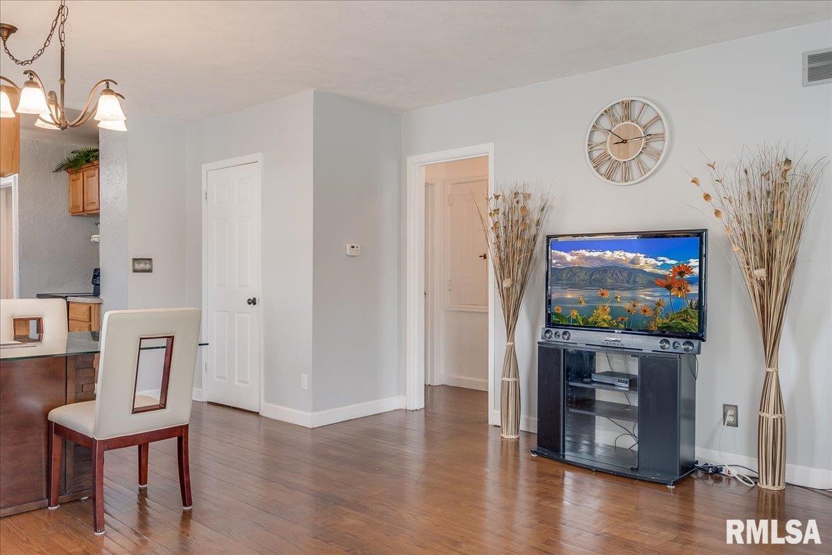 1057 West Edwards Street Springfield, IL 62704 - Photo 5 of 34 Gallery Image 5