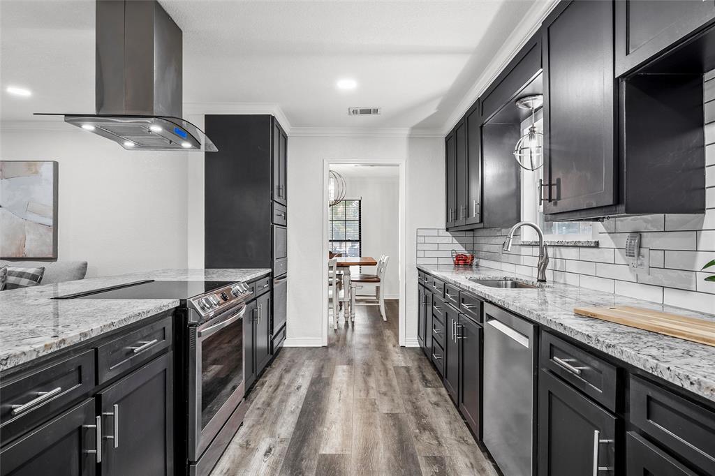 5704 Silver Lake Circle Waco, TX 76710 - Photo 14 of 36 a kitchen with stainless steel appliances granite countertop a sink stove and refrigerator
