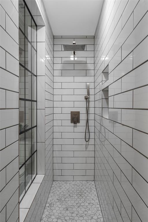 5704 Silver Lake Circle Waco, TX 76710 - Photo 24 of 36 a bathroom with a shower