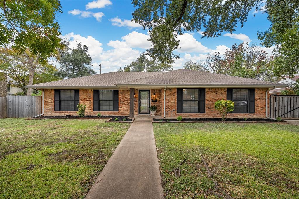 5704 Silver Lake Circle Waco, TX 76710 - Photo 36 of 36 a front view of a house with garden