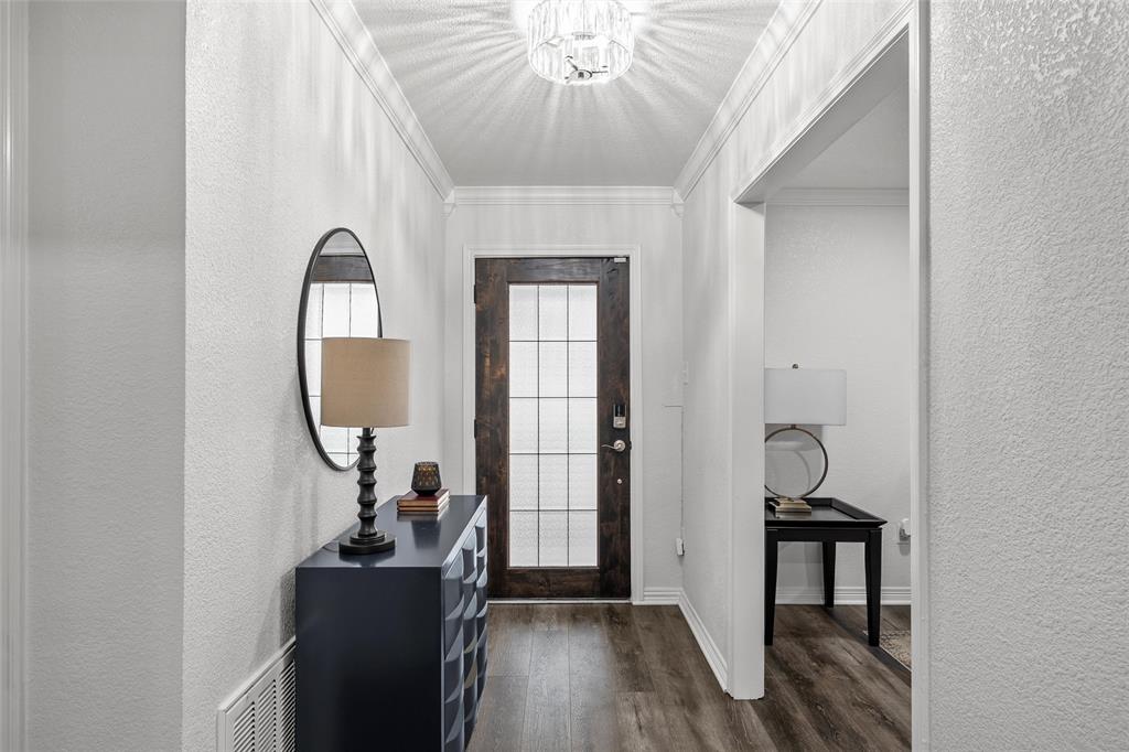 5704 Silver Lake Circle Waco, TX 76710 - Photo 7 of 36 a view of a livingroom with furniture and windows