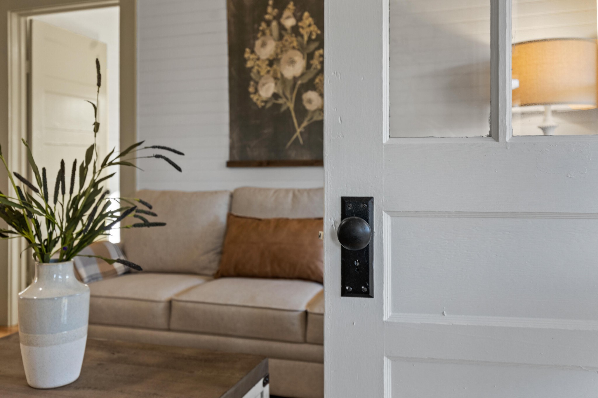 1210 Old Englewood Road Athens, TN 37303 - Photo 3 of 28 a living room with furniture and a potted plant