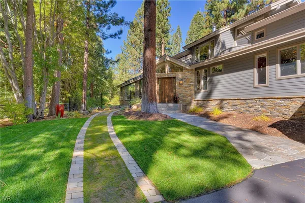 a view of a house with a backyard