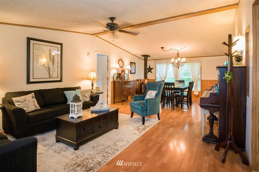 5525 189th Street Southeast Bothell, WA 98012 - Photo 4 of 25 Gallery Image 4