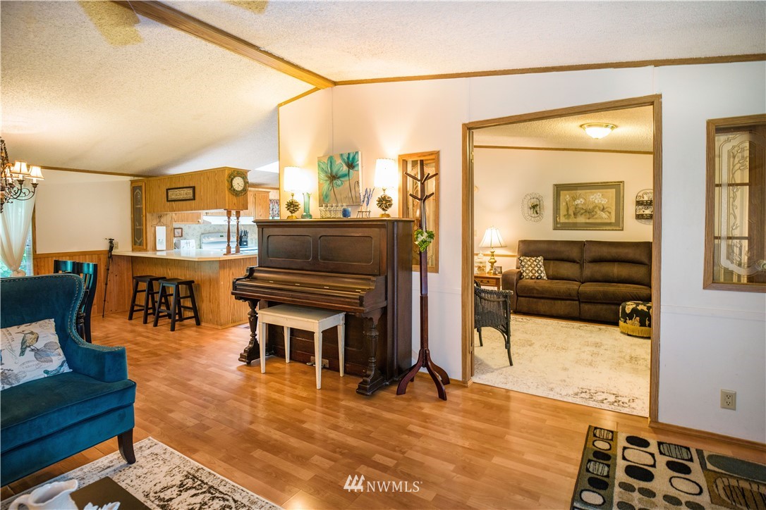 5525 189th Street Southeast Bothell, WA 98012 - Photo 6 of 25 Gallery Image 6