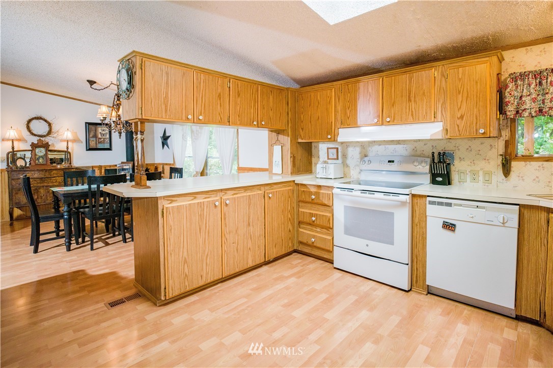 5525 189th Street Southeast Bothell, WA 98012 - Photo 8 of 25 Gallery Image 8