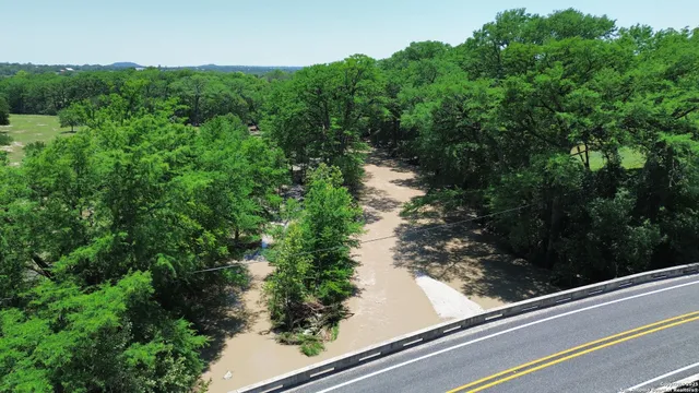 $484,000 | 106 East Mari-b Drive, Center Point, TX 78010