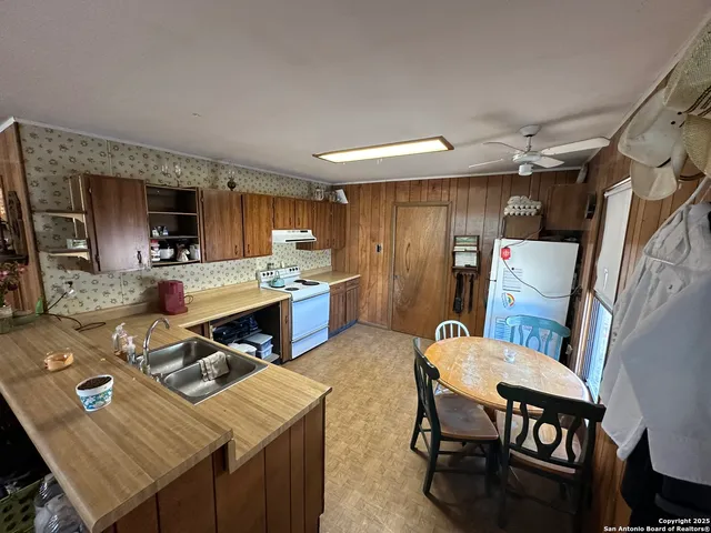 $484,000 | 106 East Mari-b Drive, Center Point, TX 78010