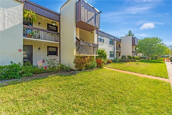$159,900 | 2400 Winding Creek Boulevard, Unit 24102, Clearwater, FL 33761