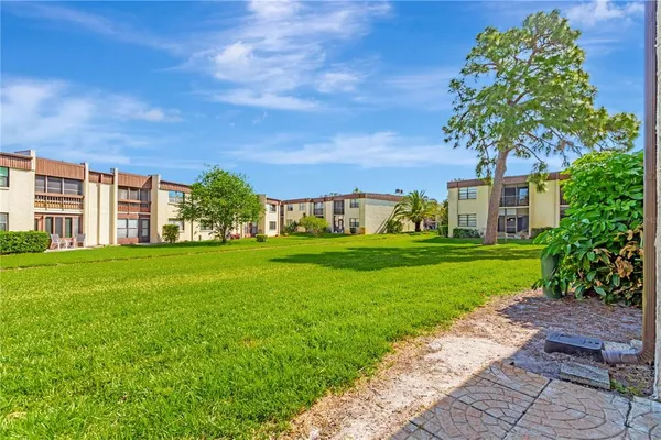 $159,900 | 2400 Winding Creek Boulevard, Unit 24102, Clearwater, FL 33761