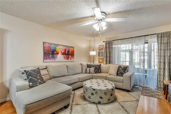 $159,900 | 2400 Winding Creek Boulevard, Unit 24102, Clearwater, FL 33761