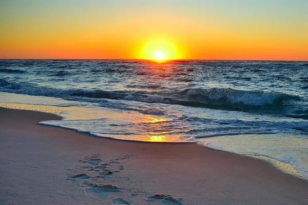 $159,900 | 2400 Winding Creek Boulevard, Unit 24102, Clearwater, FL 33761