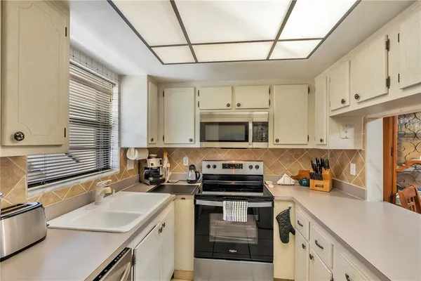 $159,900 | 2400 Winding Creek Boulevard, Unit 24102, Clearwater, FL 33761