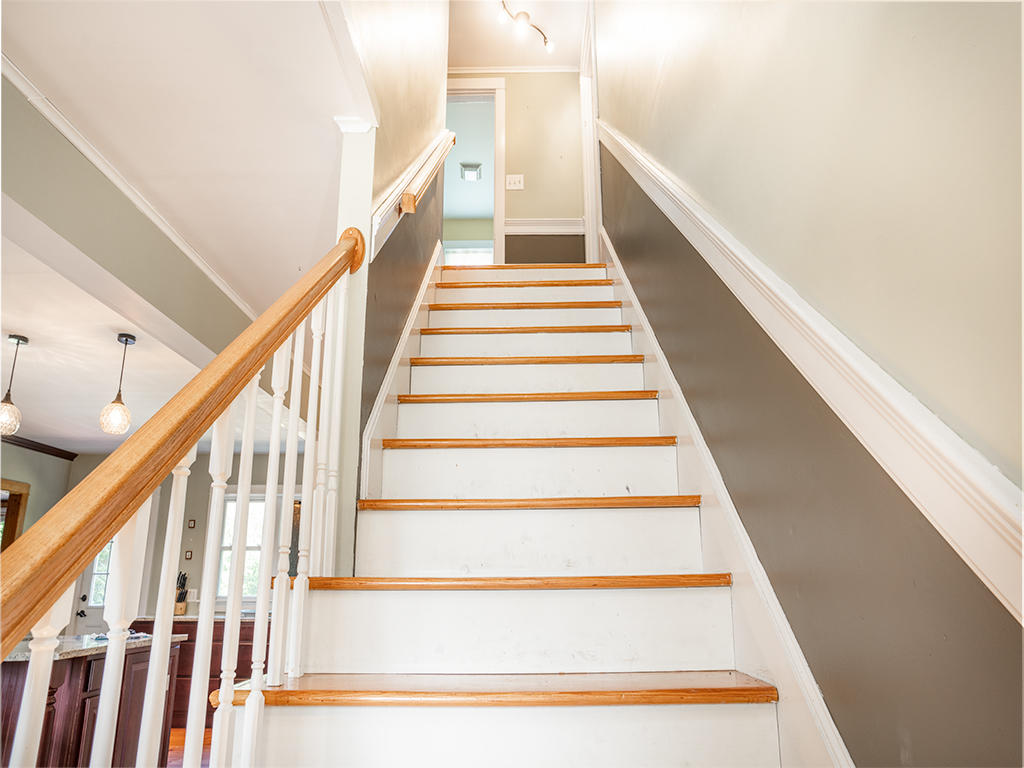 70 Shaker Road Gray, ME 04039 - Photo 23 of 27 Stairway