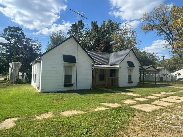 $169,900 | 604 North Kentucky Street, Adrian, MO 64720