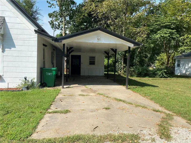 $169,900 | 604 North Kentucky Street, Adrian, MO 64720
