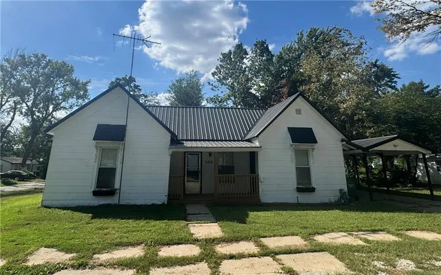 $169,900 | 604 North Kentucky Street, Adrian, MO 64720