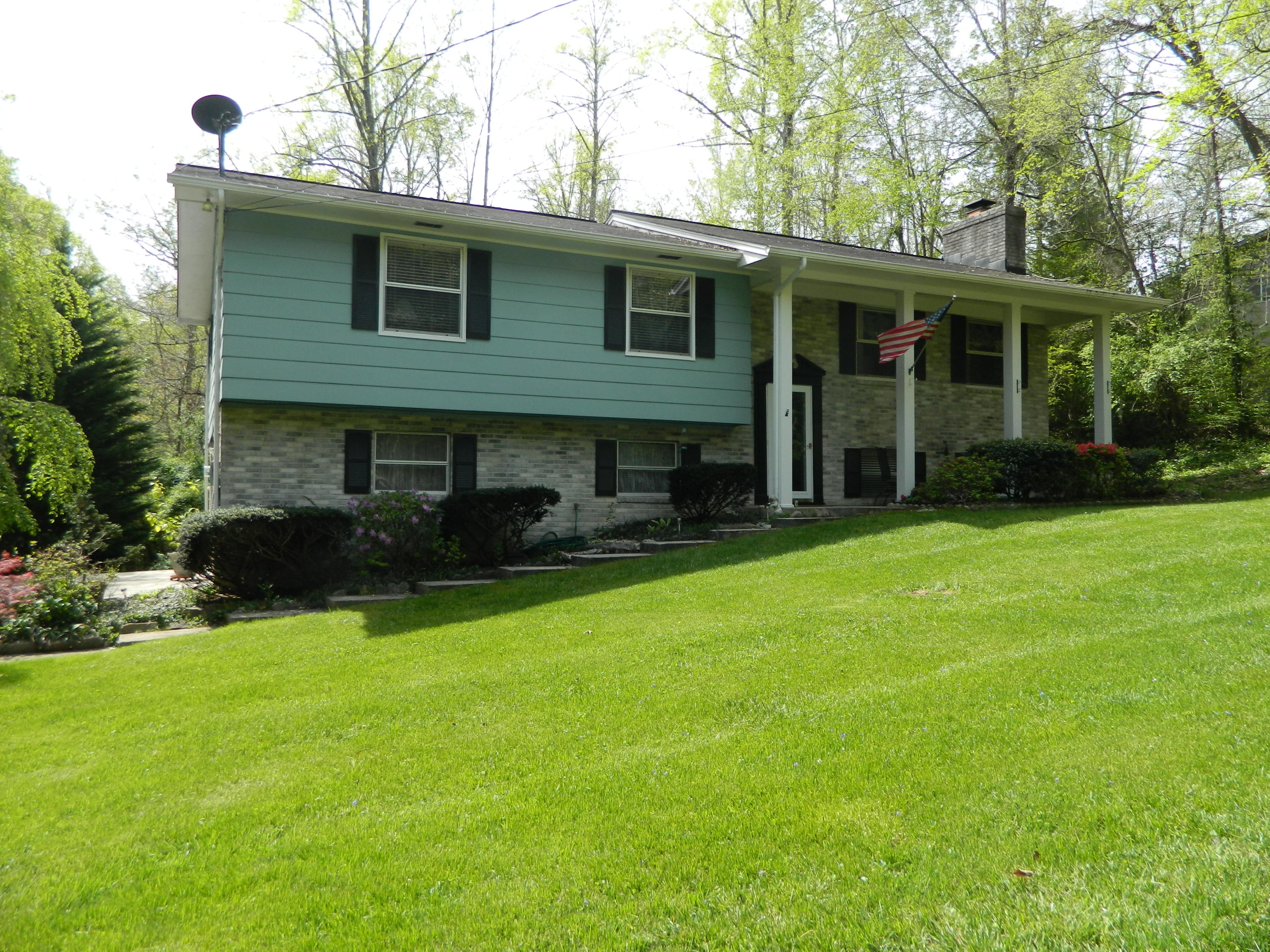 105 Newridge Road Oak Ridge, TN 37830 - Photo 2 of 29 DSCN3731