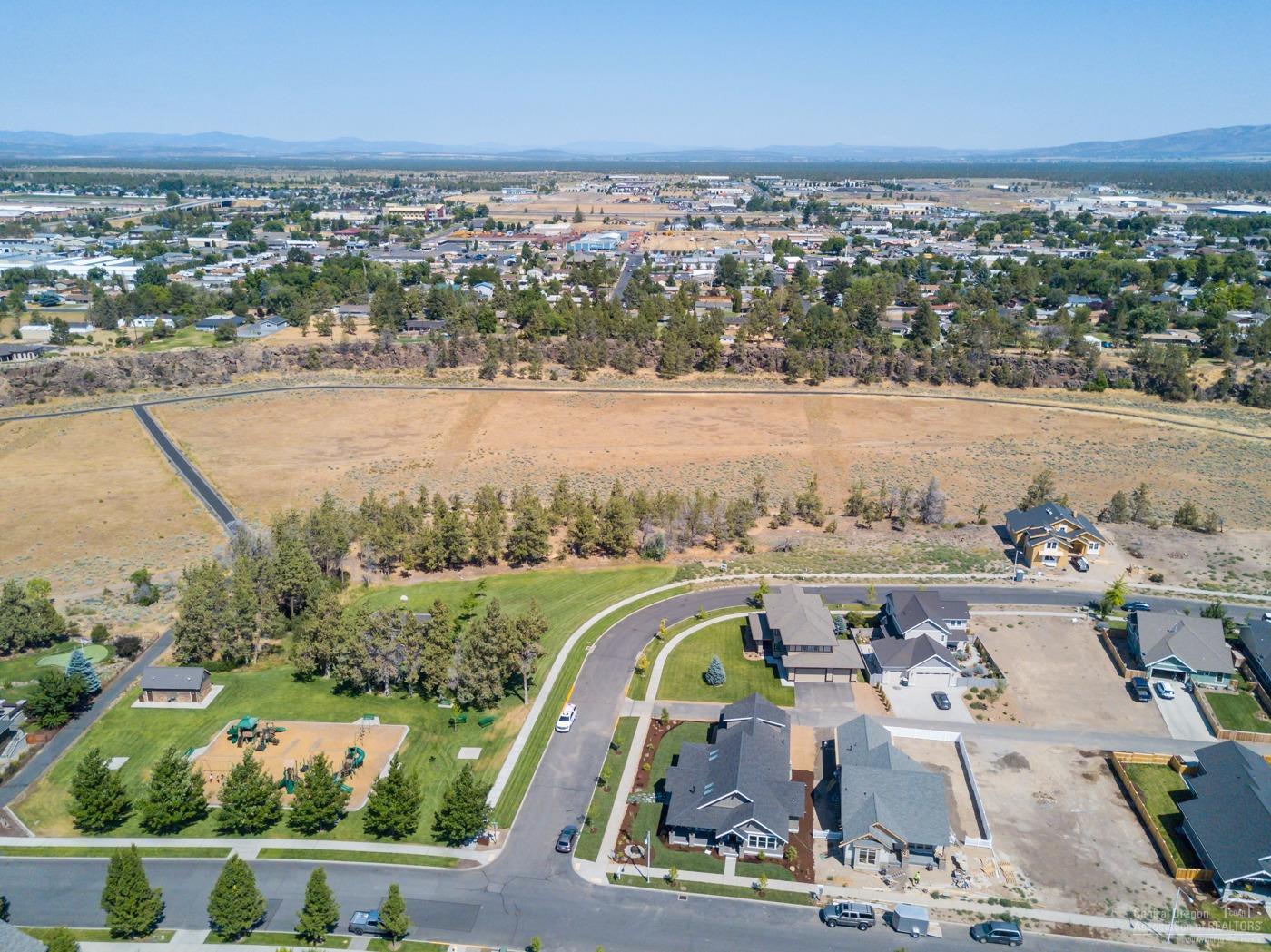 988 Northwest Rimrock Drive Redmond, OR 97756 - Photo 6 of 24 Additional Photo