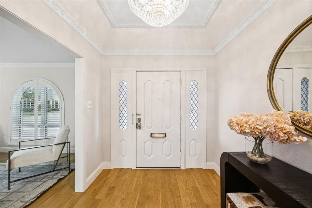 4315 Forest Bend Road Dallas, TX 75244 - Photo 4 of 29 a view of a livingroom with furniture and hardwood floor