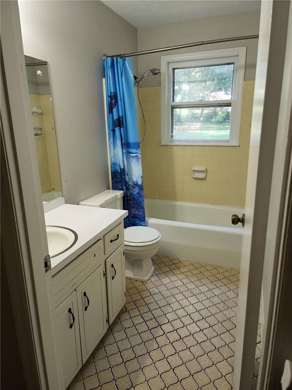 1476 Dupree Road Woodstock, GA 30189 - Photo 20 of 26 a bathroom with a sink toilet and shower