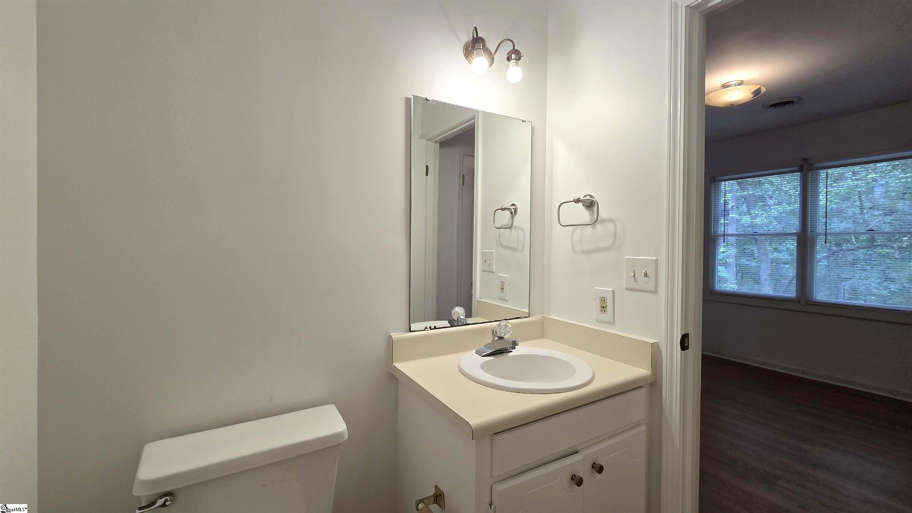 511 Foxhound Road Simpsonville, SC 29680 - Photo 8 of 32 Gallery Image 8