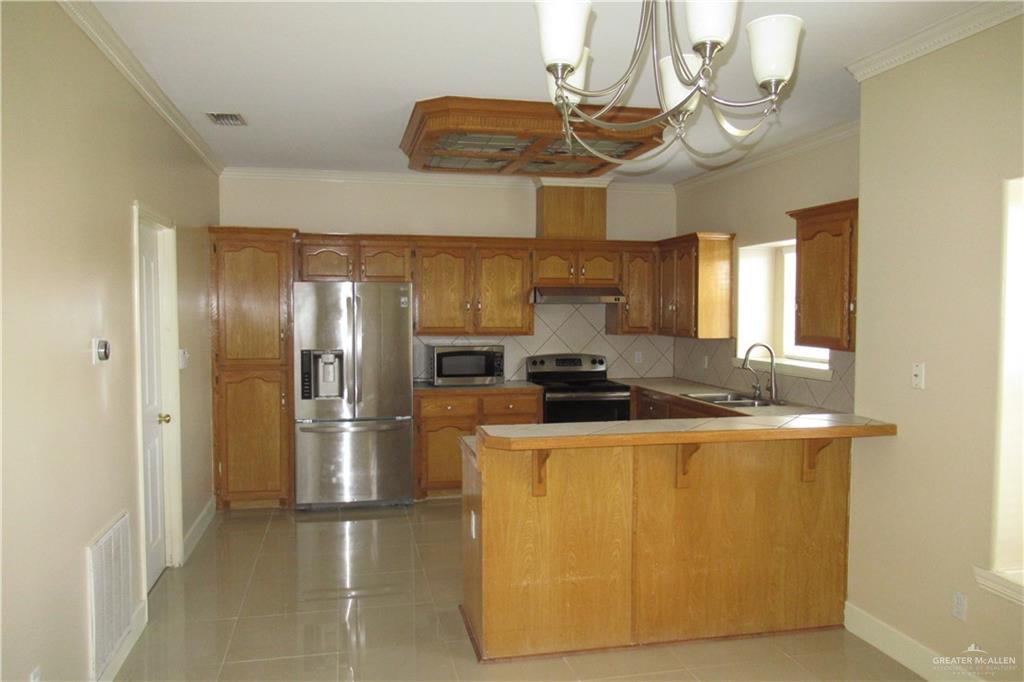 3307 Santa Teresa Mission, TX 78572 - Photo 11 of 33 Solid Wood Cabinets