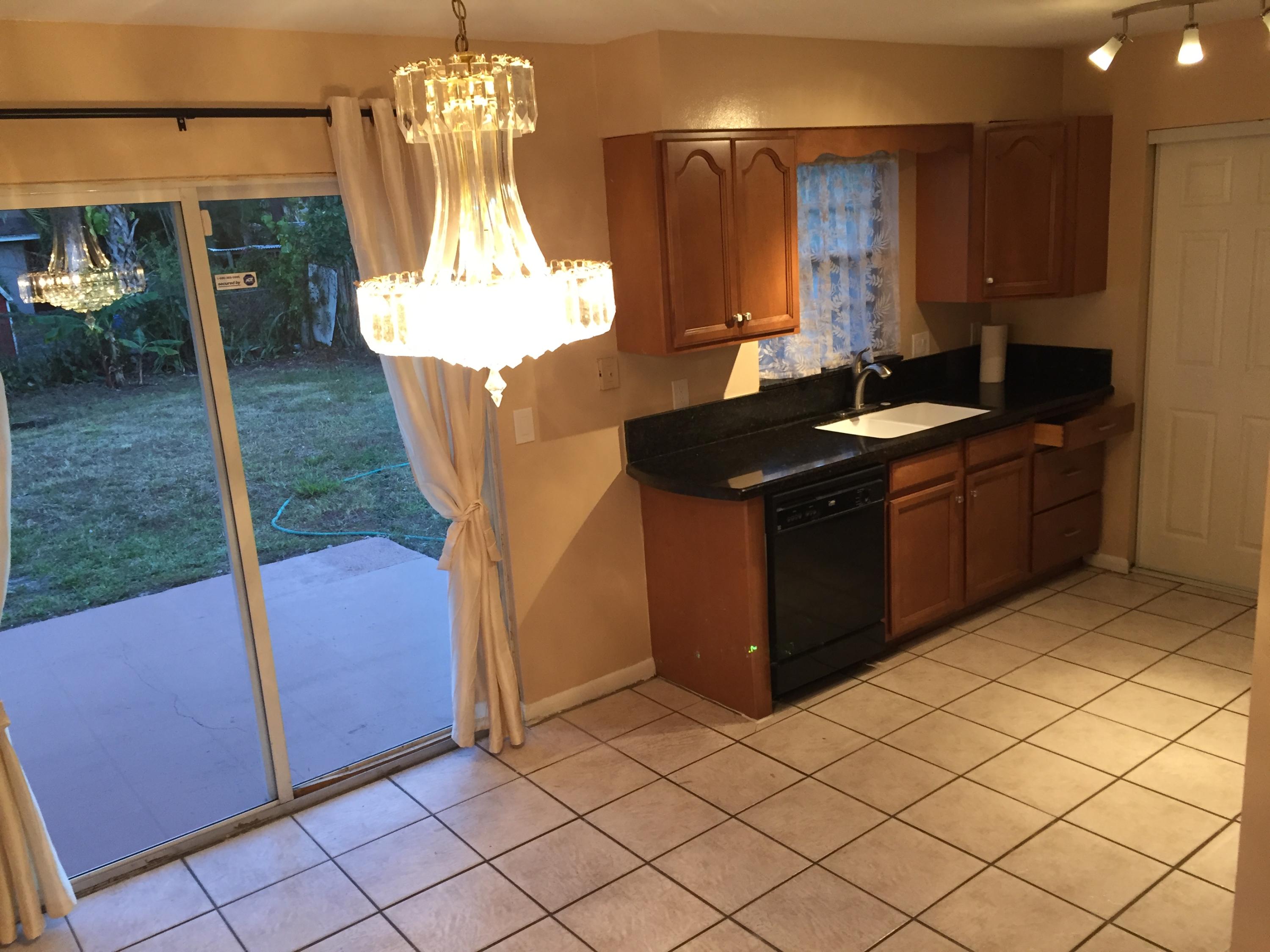 5584 Mango Road West Palm Beach, FL 33413 - Photo 5 of 21 Dining Area & Kitchen