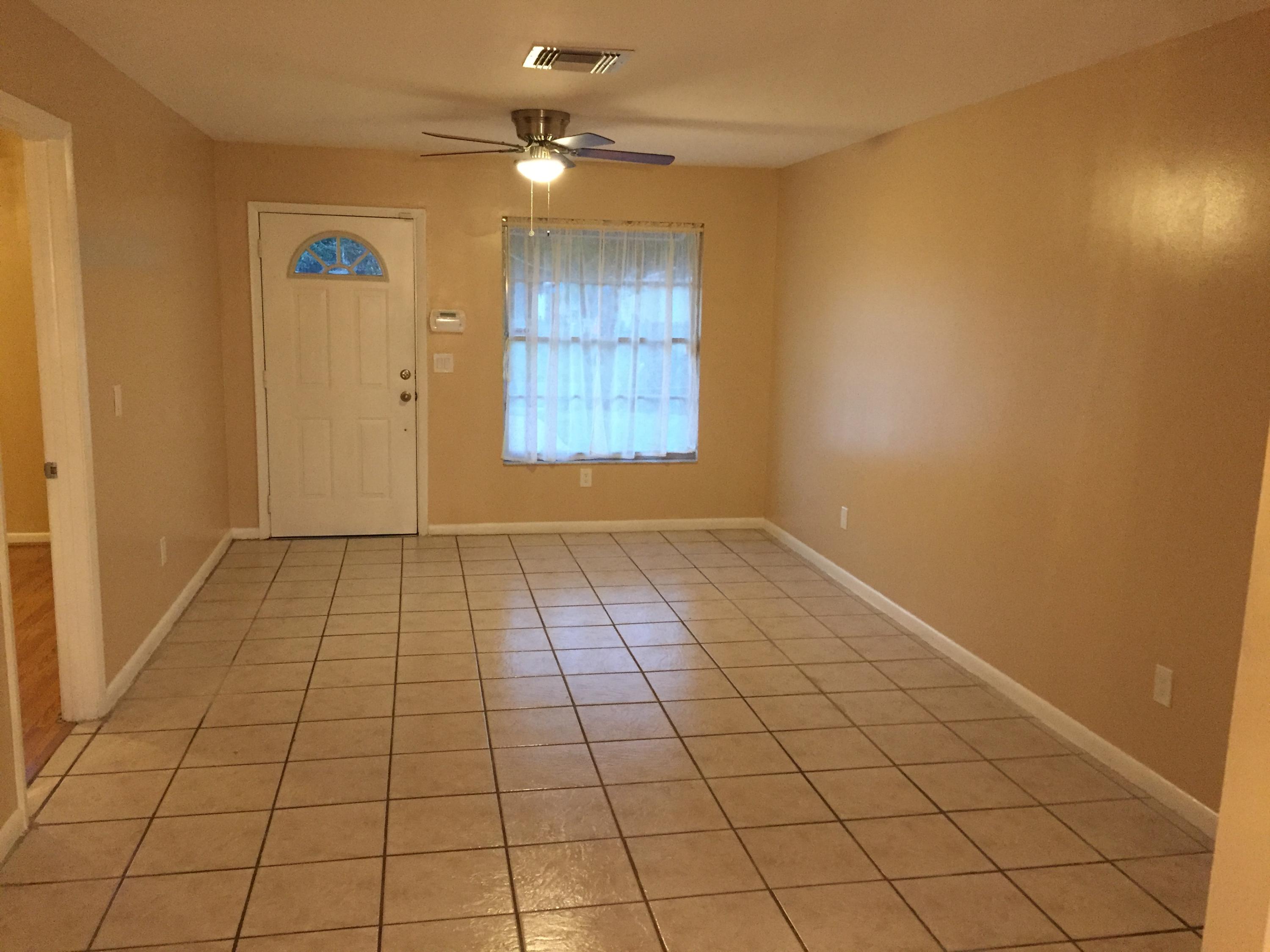5584 Mango Road West Palm Beach, FL 33413 - Photo 7 of 21 Living Room
