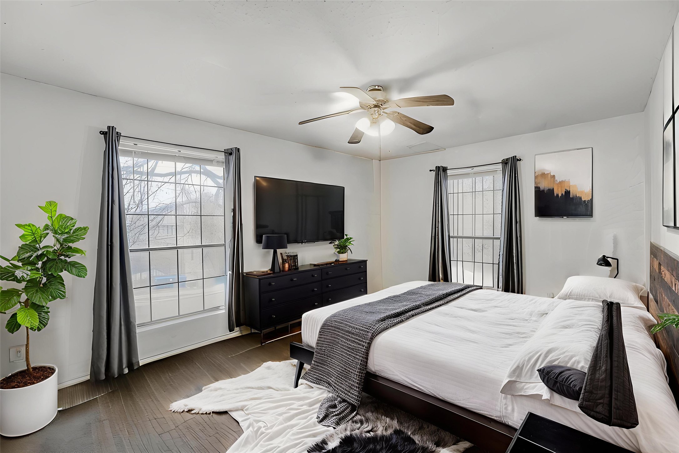 2401 Leon Street, Unit 100 Austin, TX 78705 - Photo 20 of 24 a bedroom with a bed and a flat screen tv