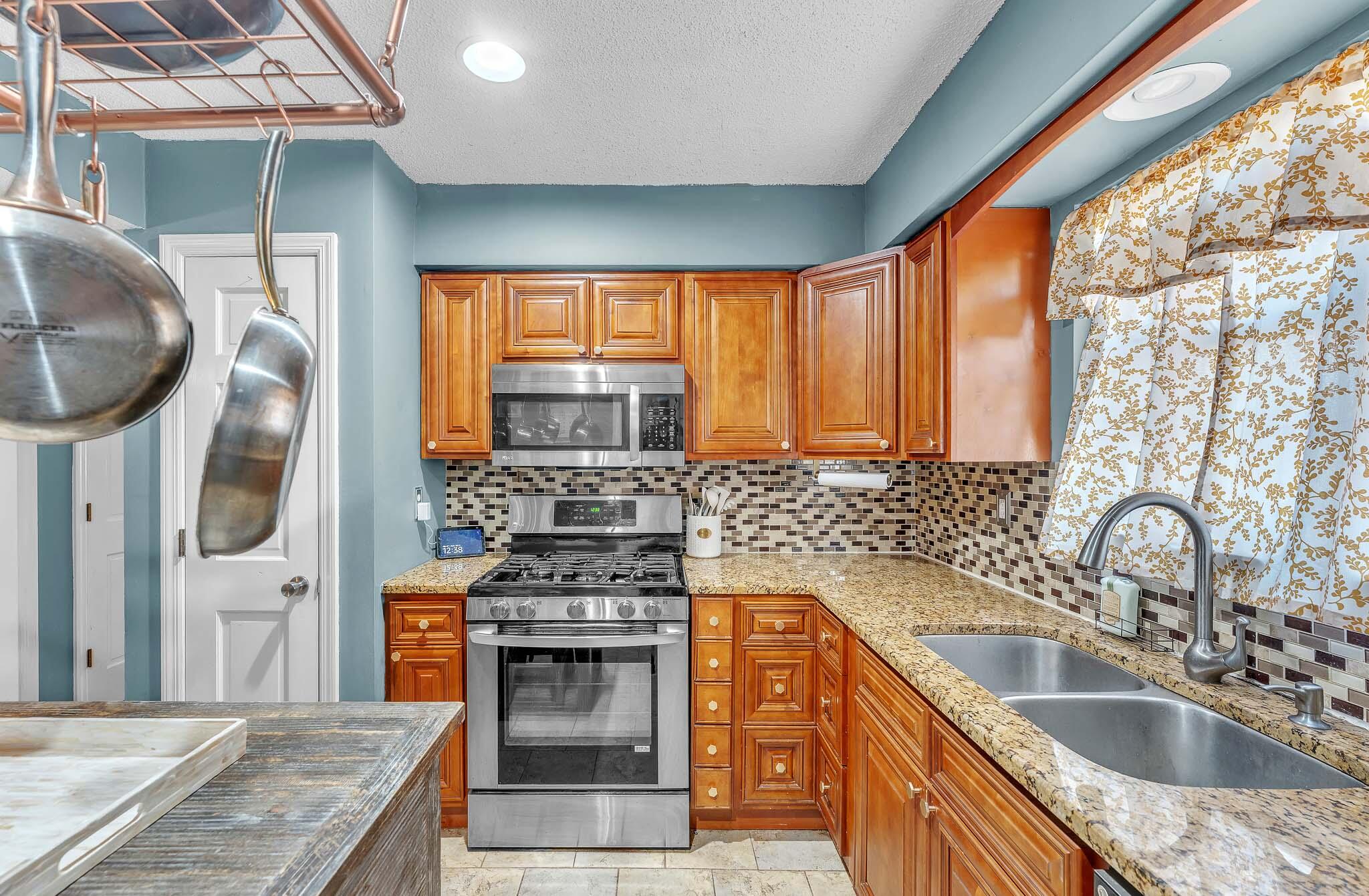 2011 Morris Hill Road Chattanooga, TN 37421 - Photo 4 of 20 4