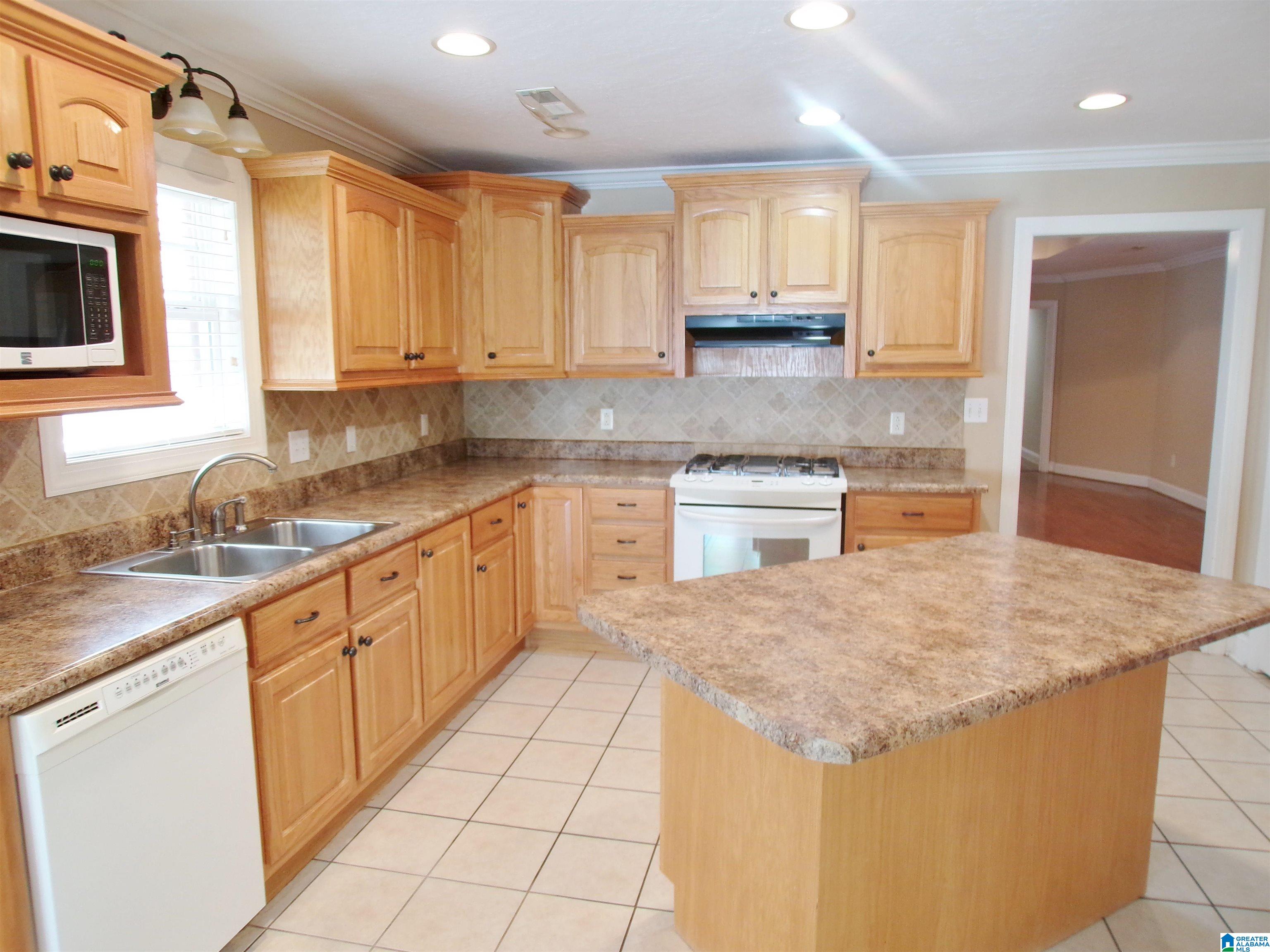 36 Foxley Road Anniston, AL 36205 - Photo 6 of 71