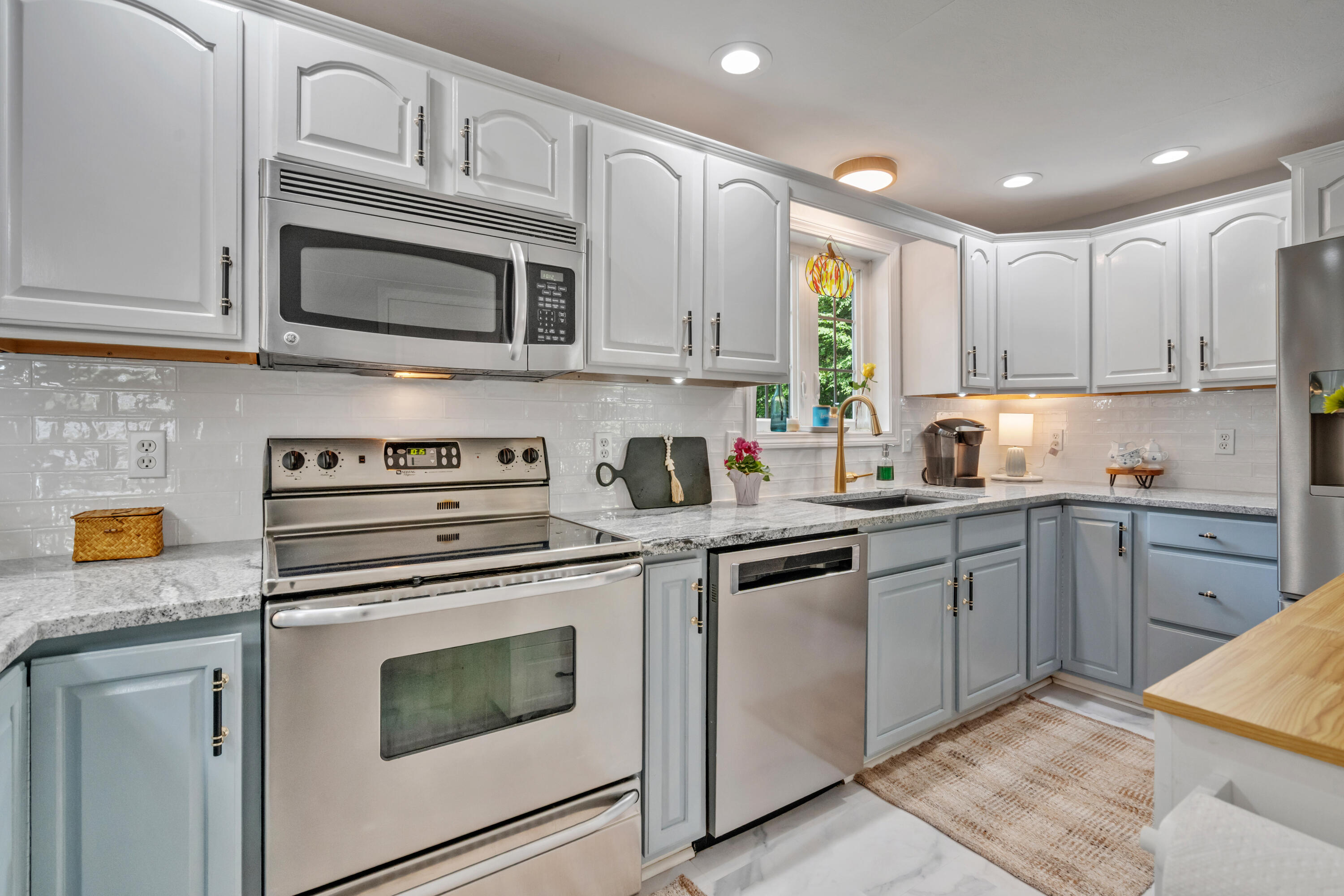251 Poor Farm Road Lyman, ME 04002 - Photo 19 of 57 Beautiful Modern Kitchen